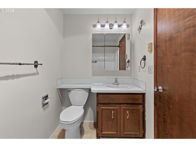 475 PINEDALE Ave, Springfield, OR 97477