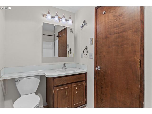 475 PINEDALE Ave, Springfield, OR 97477