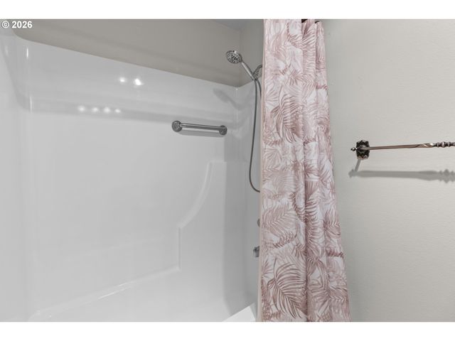 475 PINEDALE Ave, Springfield, OR 97477