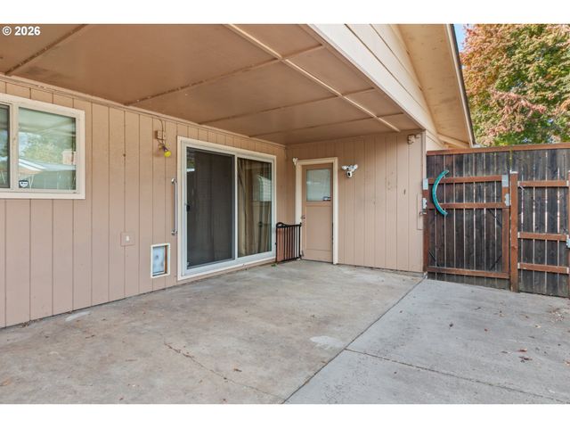 475 PINEDALE Ave, Springfield, OR 97477