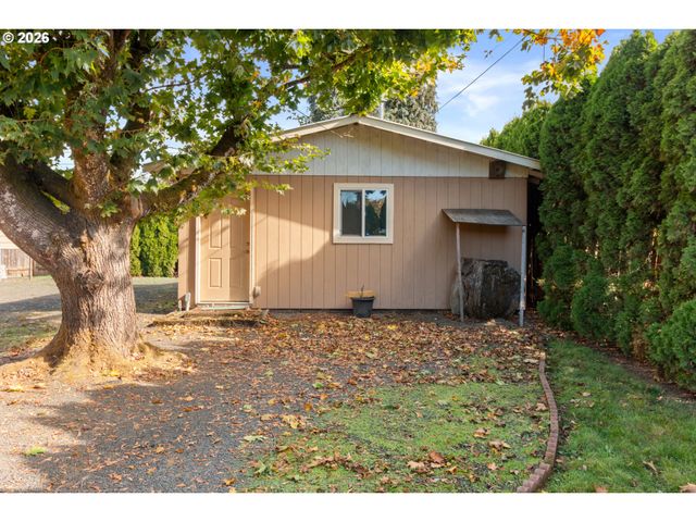 475 PINEDALE Ave, Springfield, OR 97477