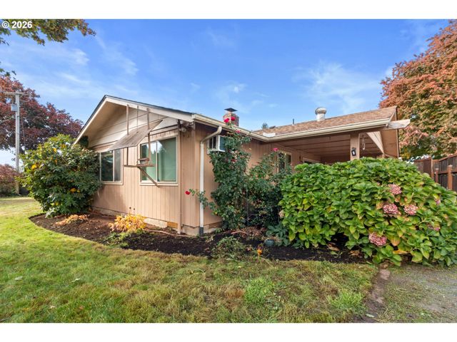 475 PINEDALE Ave, Springfield, OR 97477