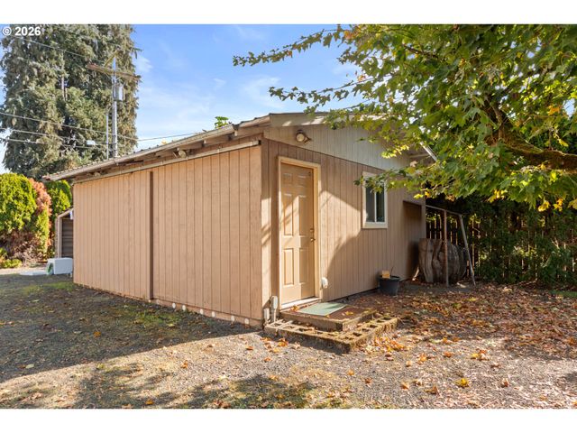 475 PINEDALE Ave, Springfield, OR 97477