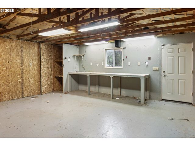 475 PINEDALE Ave, Springfield, OR 97477