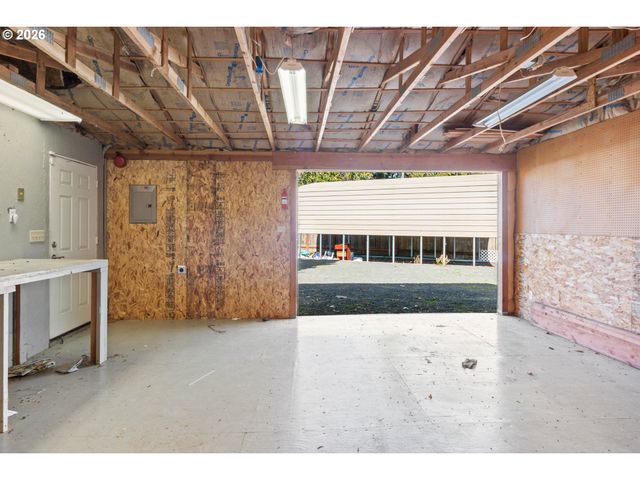 475 PINEDALE Ave, Springfield, OR 97477