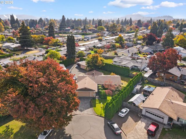 475 PINEDALE Ave, Springfield, OR 97477