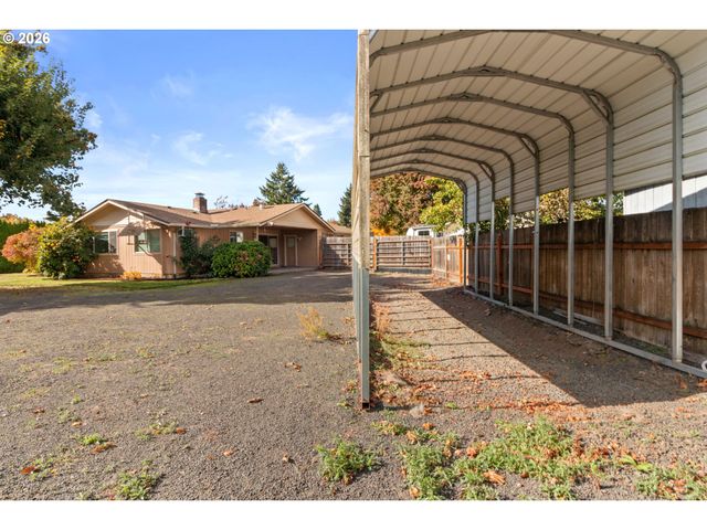 475 PINEDALE Ave, Springfield, OR 97477