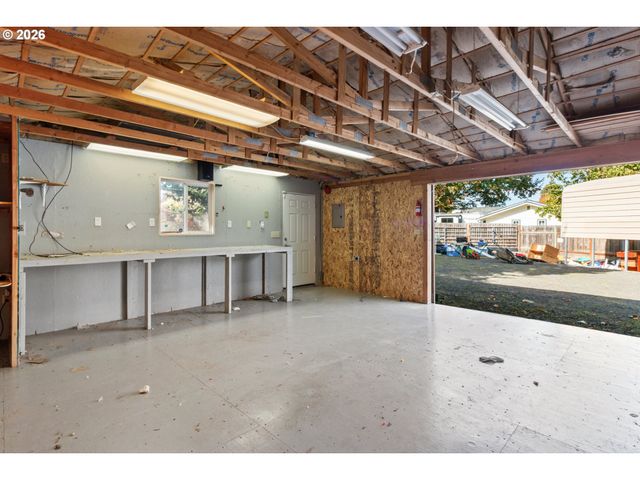 475 PINEDALE Ave, Springfield, OR 97477