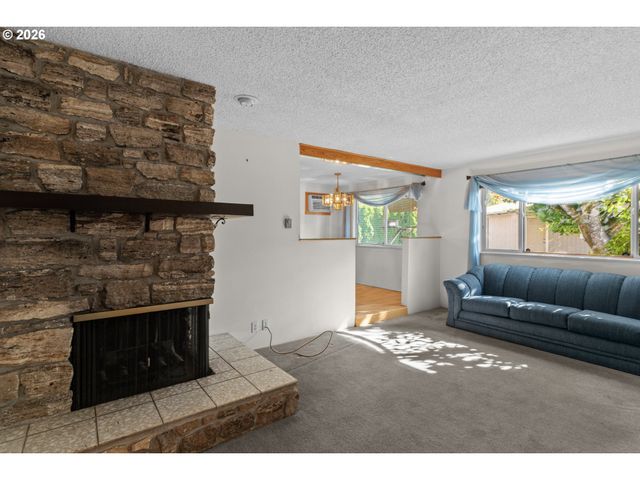 475 PINEDALE Ave, Springfield, OR 97477