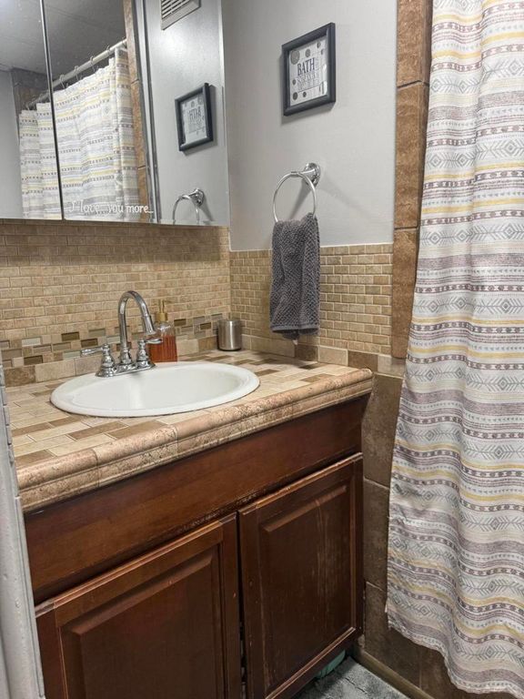 Image 30 of property listing at 3411 Thermal Place, Thermal, CA 92274