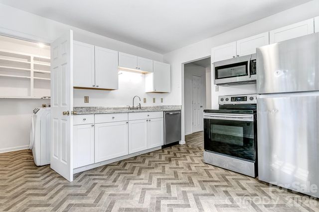 16 Merlin Way, Asheville, NC 28806