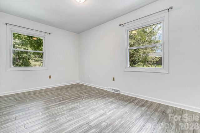 16 Merlin Way, Asheville, NC 28806