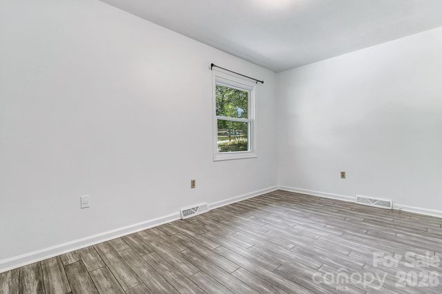 16 Merlin Way, Asheville, NC 28806