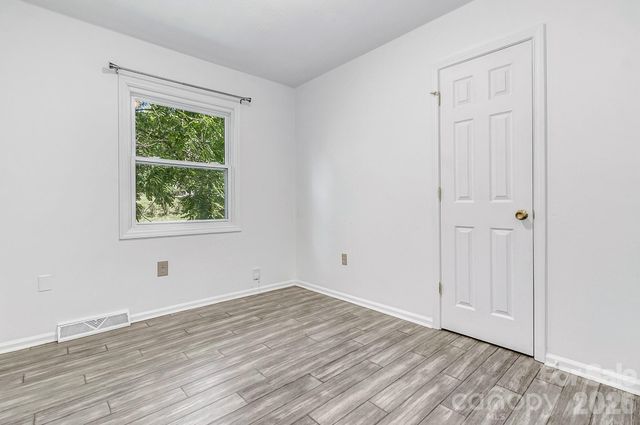 16 Merlin Way, Asheville, NC 28806