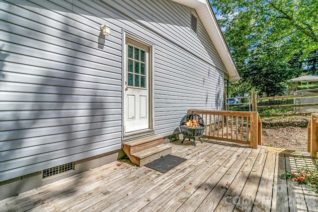 16 Merlin Way, Asheville, NC 28806