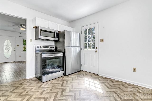 16 Merlin Way, Asheville, NC 28806