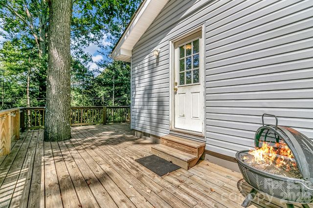 16 Merlin Way, Asheville, NC 28806
