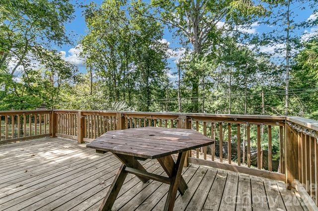 16 Merlin Way, Asheville, NC 28806