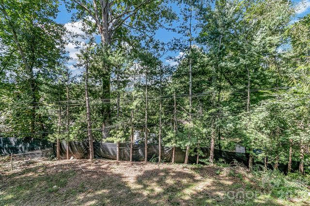 16 Merlin Way, Asheville, NC 28806