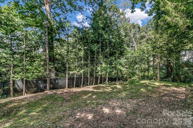 16 Merlin Way, Asheville, NC 28806