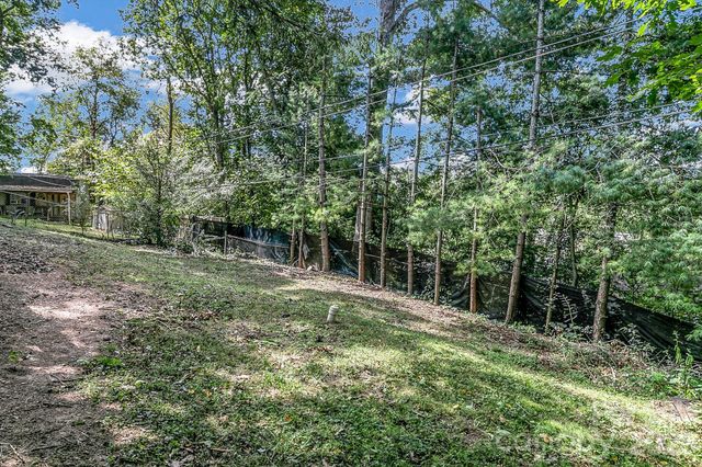 16 Merlin Way, Asheville, NC 28806
