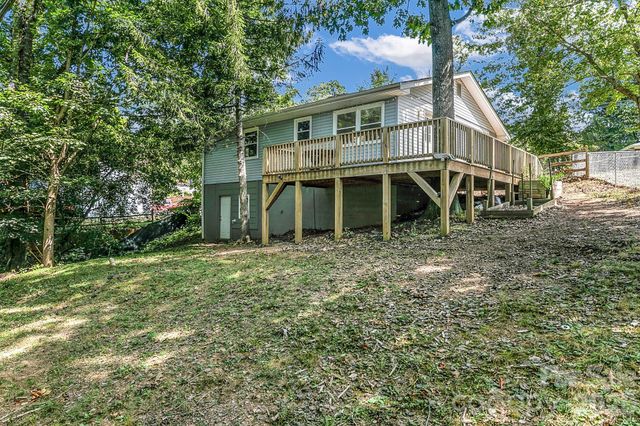 16 Merlin Way, Asheville, NC 28806