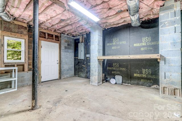 16 Merlin Way, Asheville, NC 28806