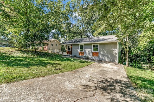 16 Merlin Way, Asheville, NC 28806