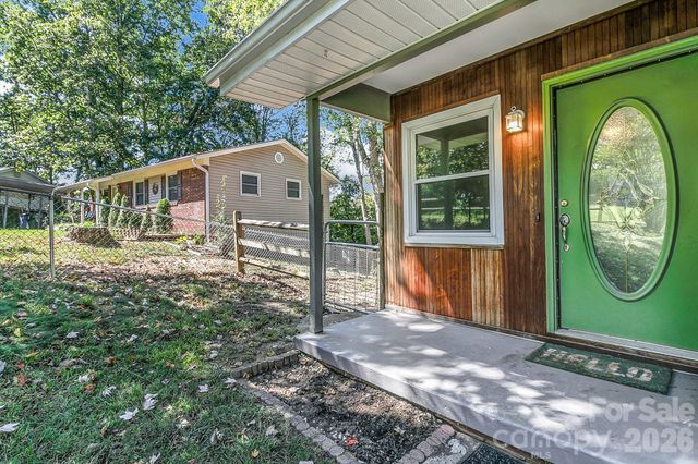 16 Merlin Way, Asheville, NC 28806