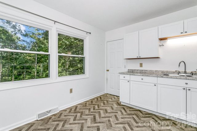 16 Merlin Way, Asheville, NC 28806