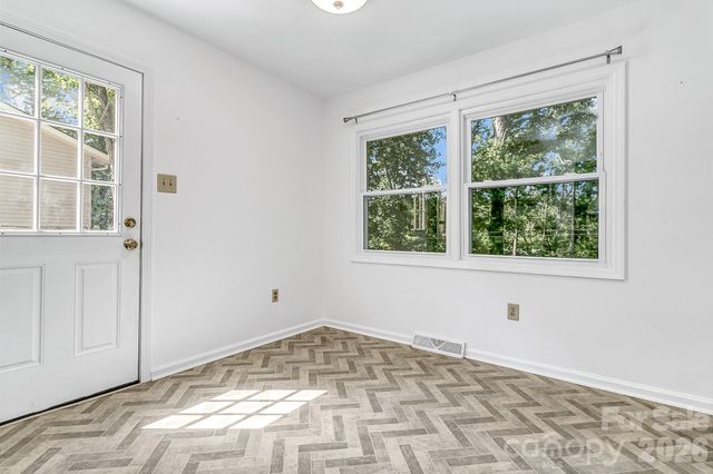 16 Merlin Way, Asheville, NC 28806