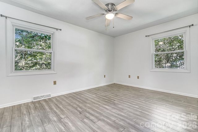 16 Merlin Way, Asheville, NC 28806