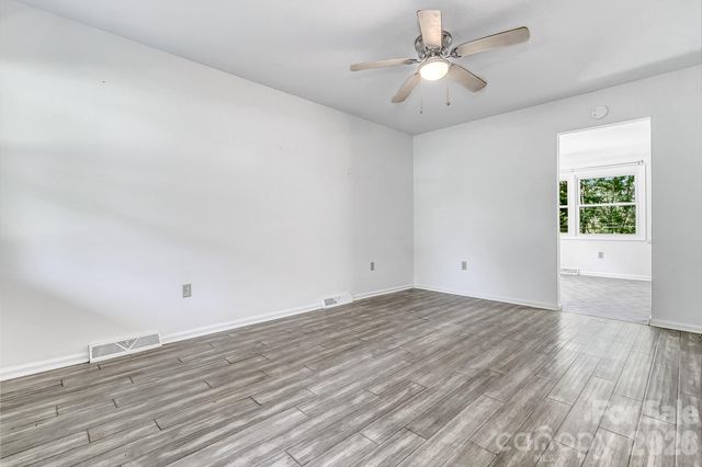 16 Merlin Way, Asheville, NC 28806