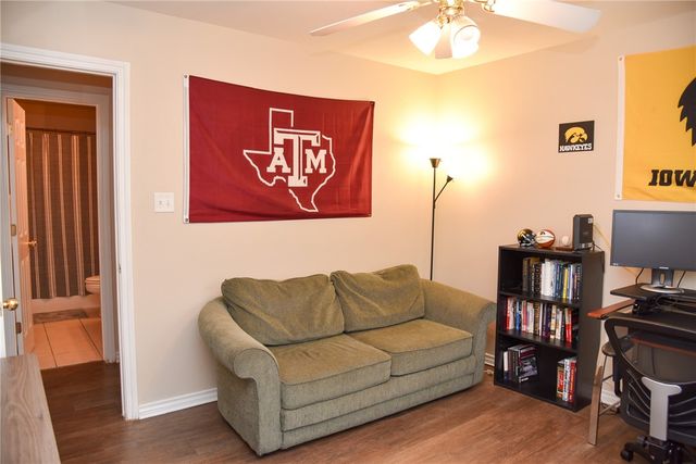 3813 Oldenburg, College Station, TX 77845