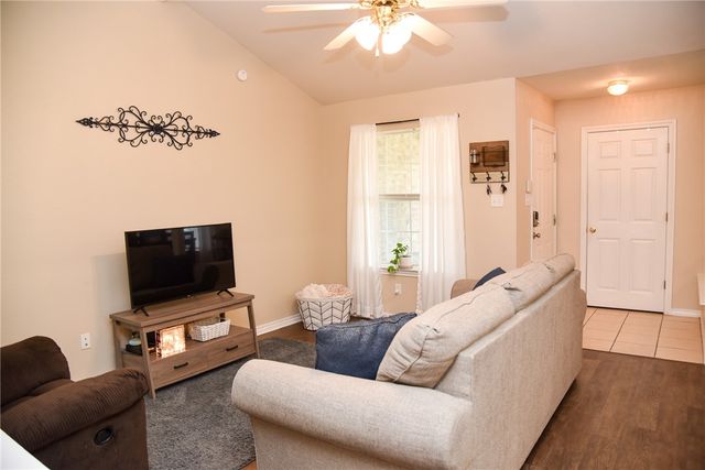 3813 Oldenburg, College Station, TX 77845