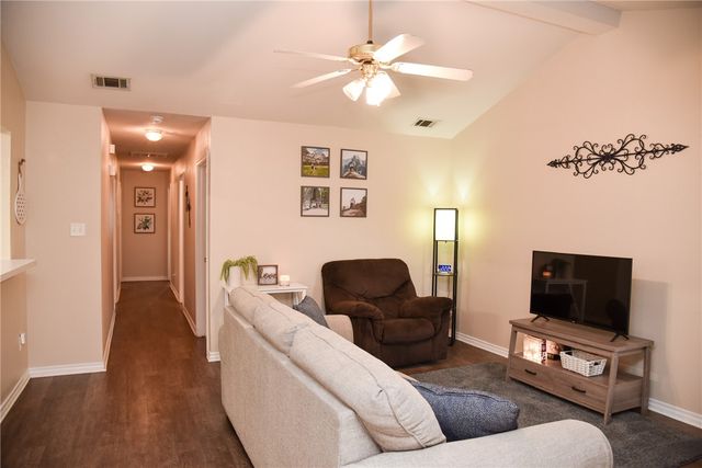 3813 Oldenburg, College Station, TX 77845