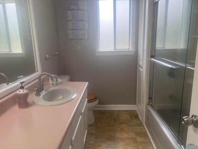 1609 Bomar St, Marshall, TX 75670
