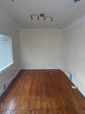 2832 Begole Street, Flint, MI 48504