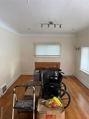 2832 Begole Street, Flint, MI 48504