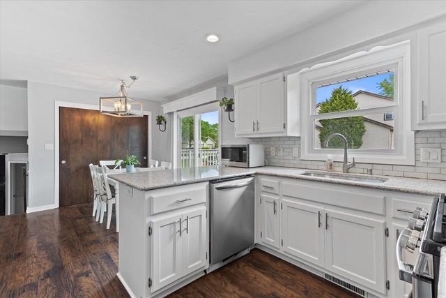 1128 Lake Park DRIVE, Pewaukee, WI 53072