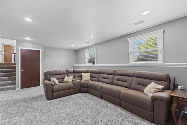 1128 Lake Park DRIVE, Pewaukee, WI 53072