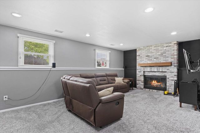 1128 Lake Park DRIVE, Pewaukee, WI 53072