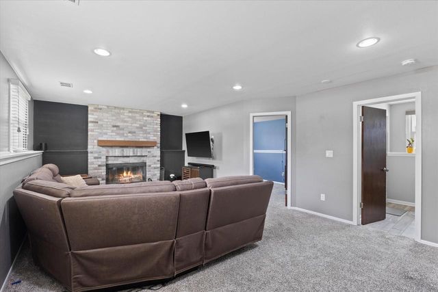 1128 Lake Park DRIVE, Pewaukee, WI 53072