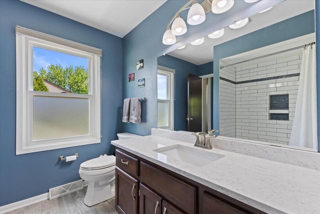 1128 Lake Park DRIVE, Pewaukee, WI 53072