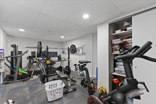 1128 Lake Park DRIVE, Pewaukee, WI 53072