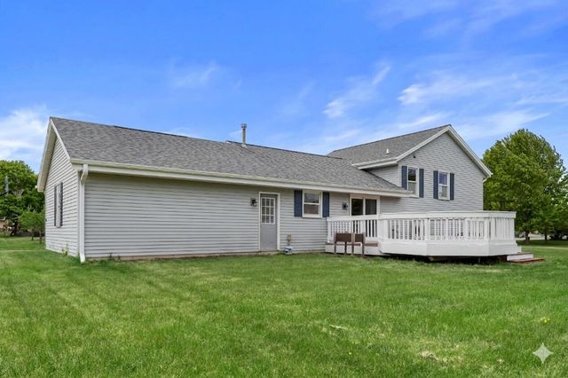 1128 Lake Park DRIVE, Pewaukee, WI 53072