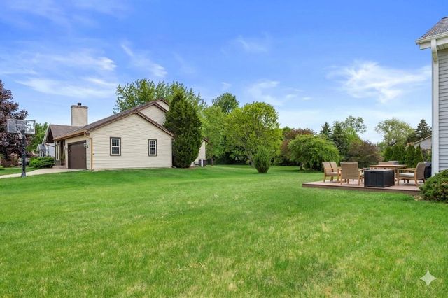 1128 Lake Park DRIVE, Pewaukee, WI 53072