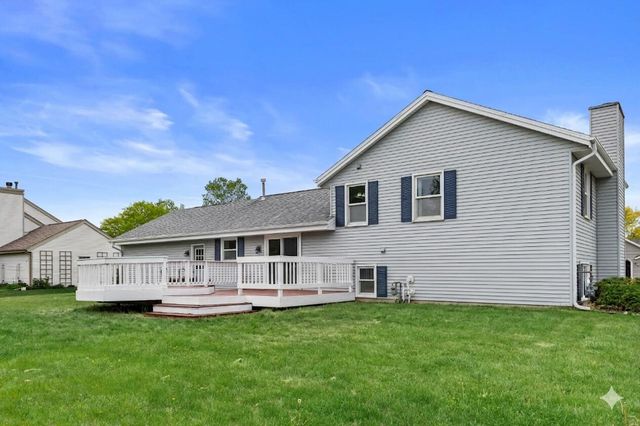1128 Lake Park DRIVE, Pewaukee, WI 53072