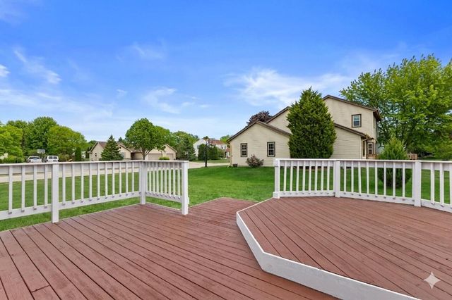 1128 Lake Park DRIVE, Pewaukee, WI 53072