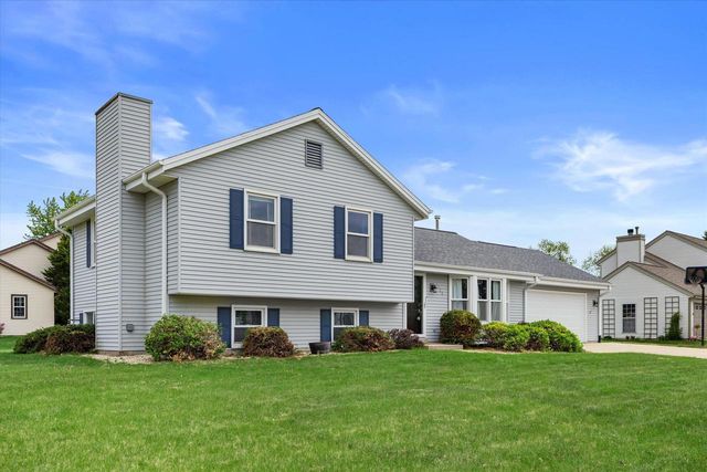 1128 Lake Park DRIVE, Pewaukee, WI 53072